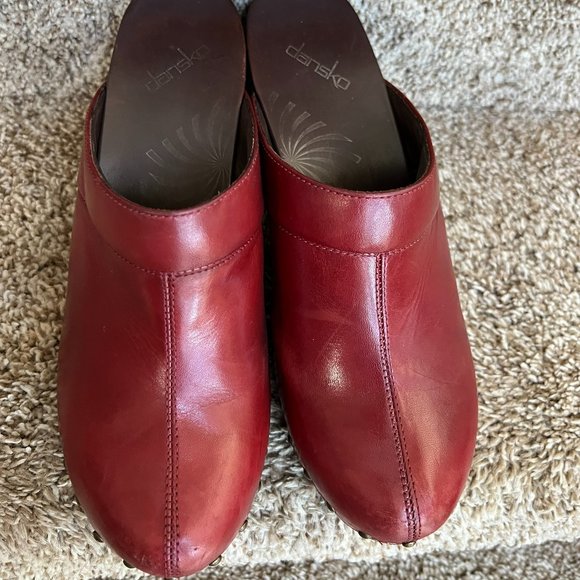 Dansko Women's Burgundy Leather Clogs. - Picture 4 of 12